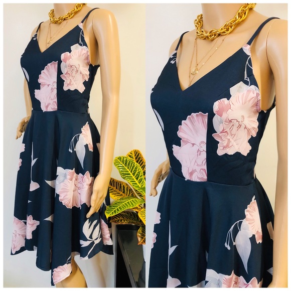 ๐ญ๐๐๐๐๐ ๐ซ๐๐๐๐ - Picture 2 of 3